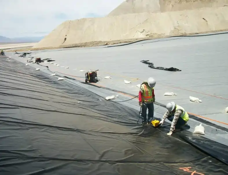 Instalación de Geomembranas en Perú LDPE